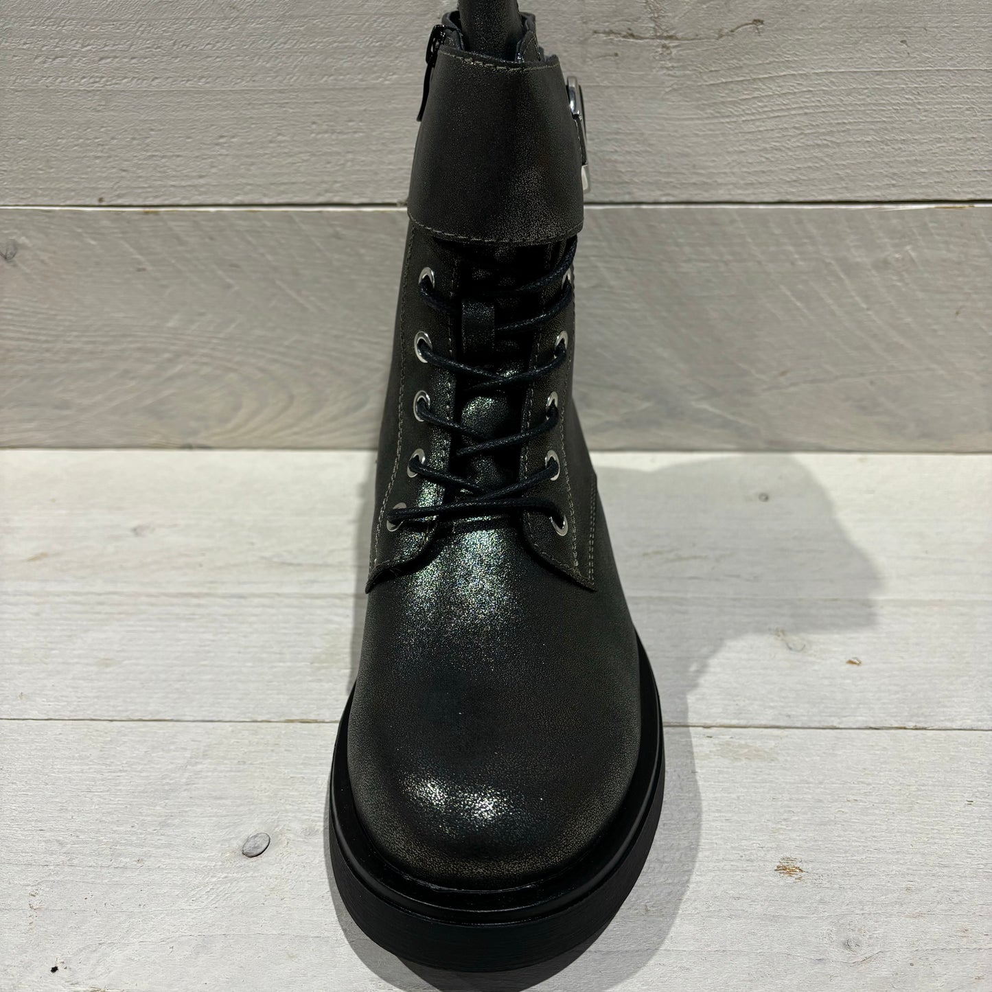 Subtiele veterboots met bandje metallic groen