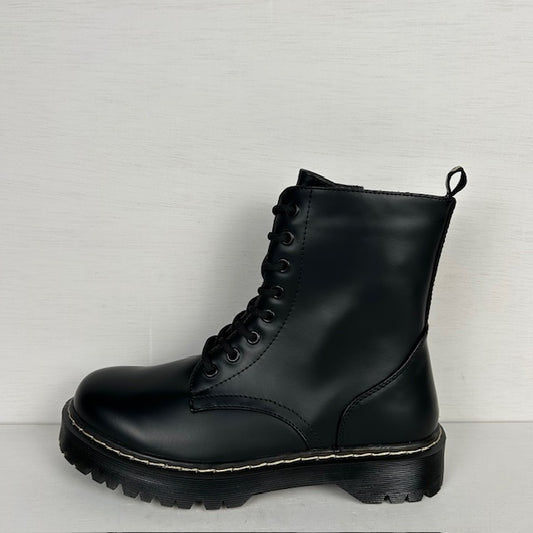 Veterboots met stoere zool zwart