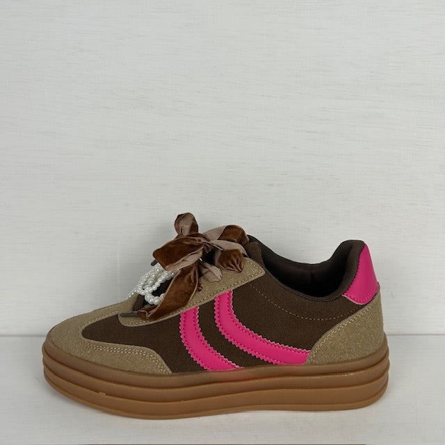 Retro sneakers met sierlijke afwerking bruin