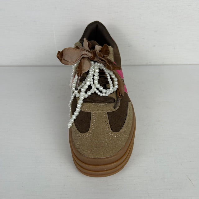 Retro sneakers met sierlijke afwerking bruin