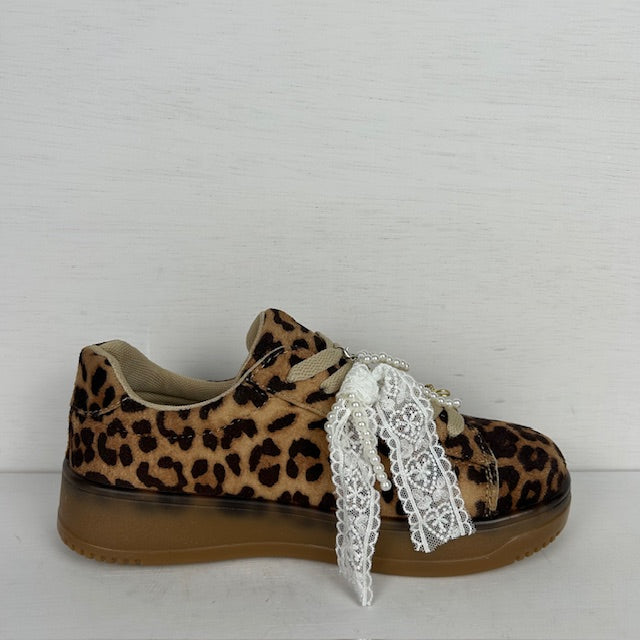 Retro sneakers met sierlijke veters panter