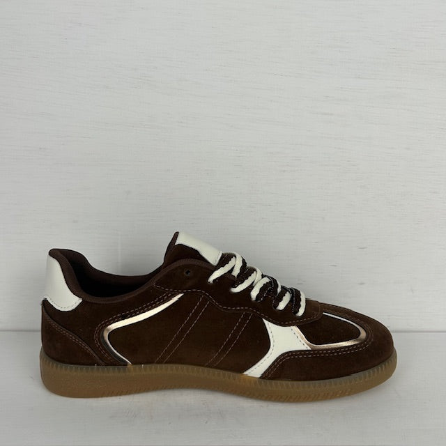 Retro sneakers met witte details bruin