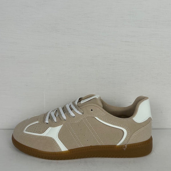 Retro sneakers met witte details beige