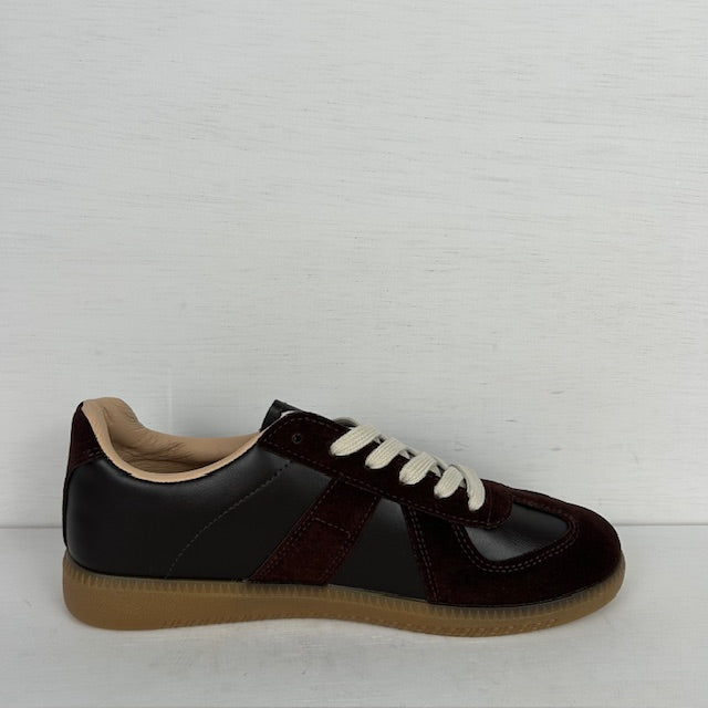 Gave sneakers met lage retrozool donkerbruin