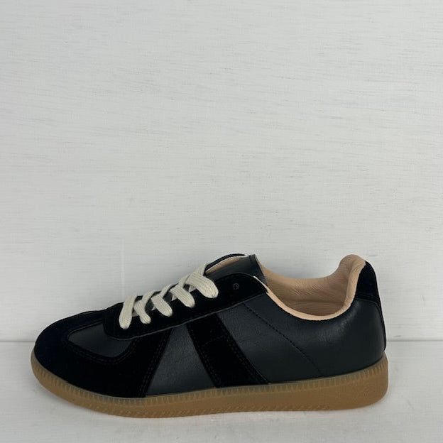 Gave sneakers met lage retrozool zwart