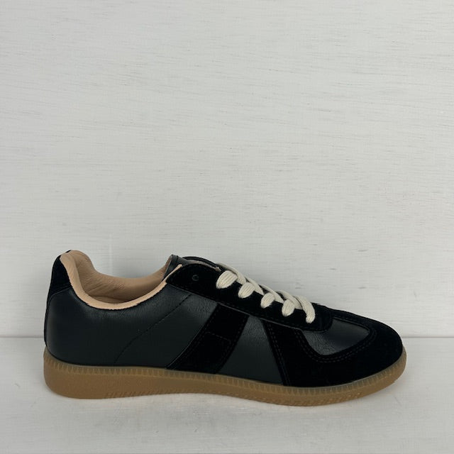 Gave sneakers met lage retrozool zwart