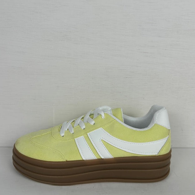 Trendy retro sneakers geel