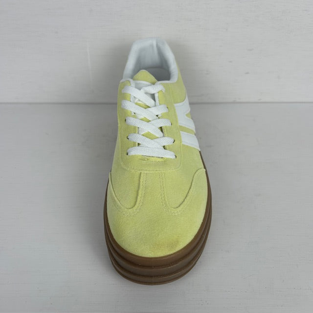 Trendy retro sneakers geel
