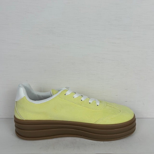 Trendy retro sneakers geel