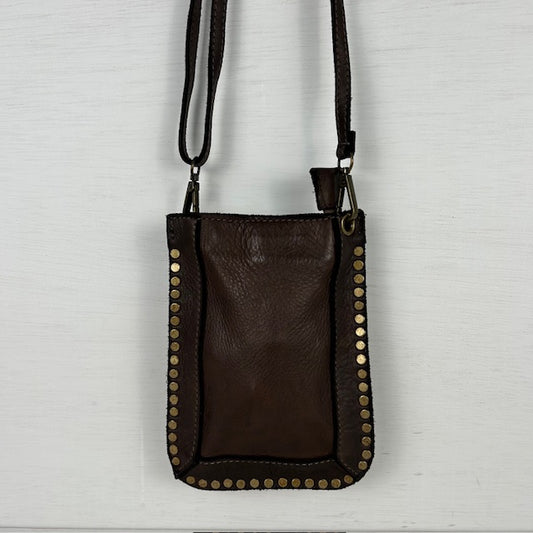 Real leather telefoontasje met studs bruin