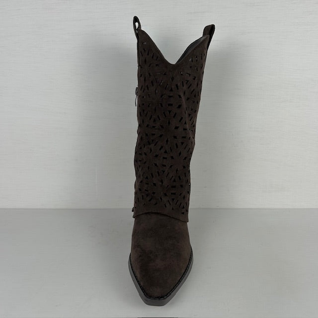 Suèdine cowboylaarzen met flap en gaatjes motief bruin