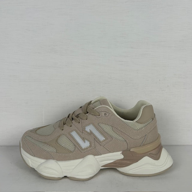 Sneakers met trendy look beige