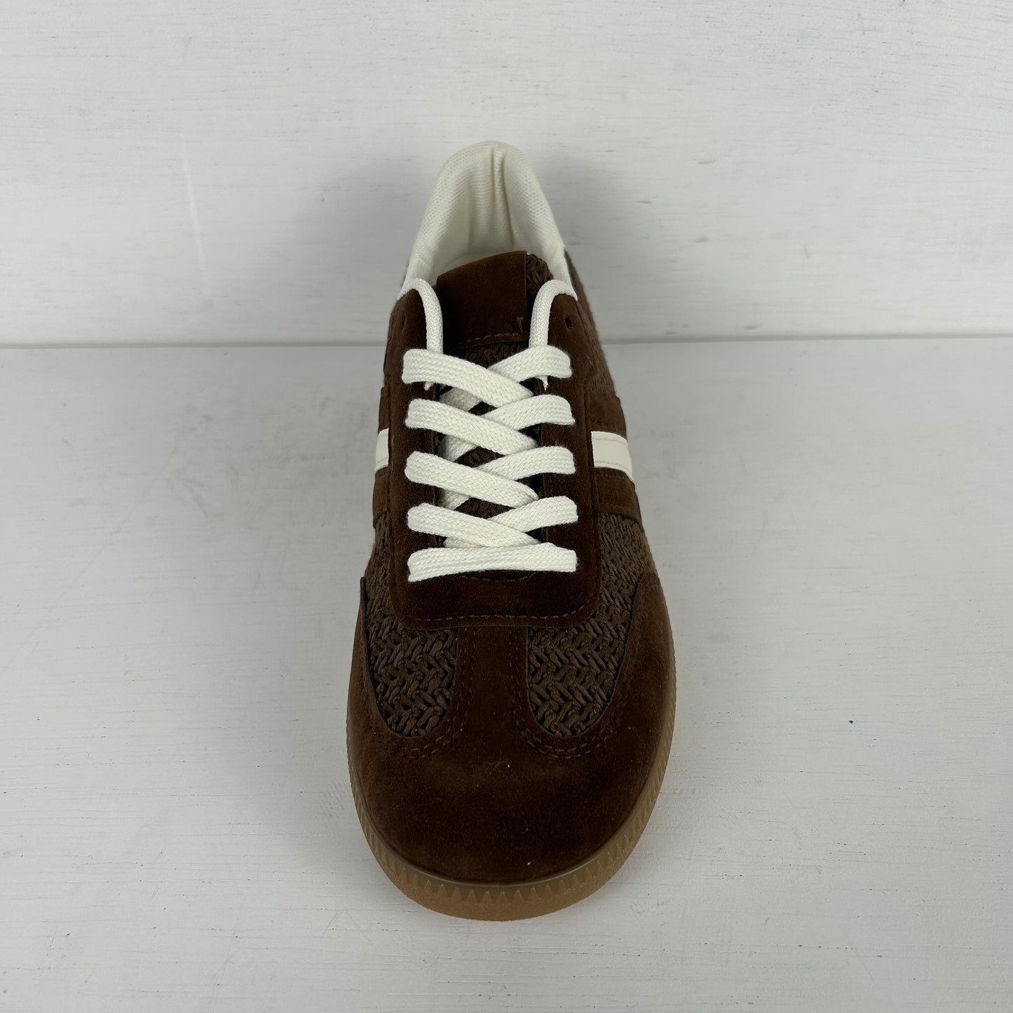 Trendy sneakers met lage retrozool bruin