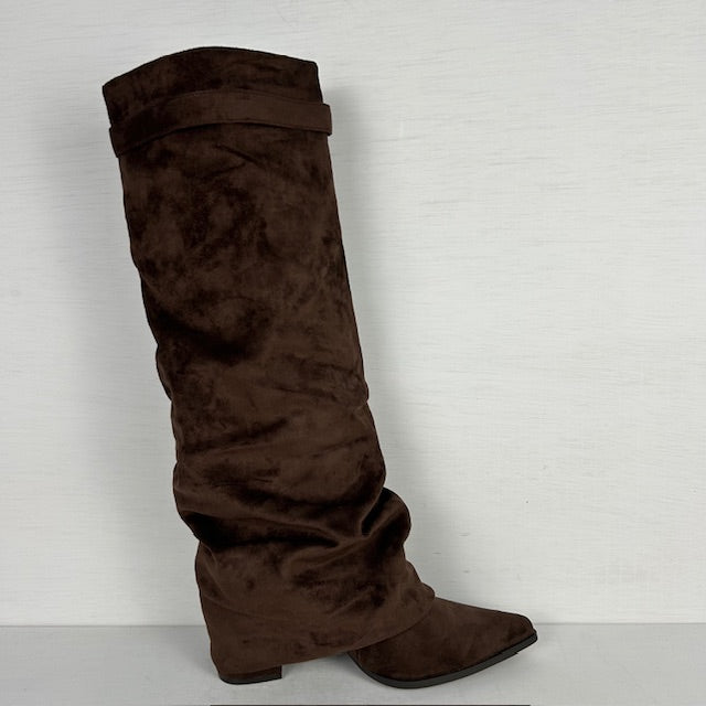 Hoge suèdine cowboylaars met flap en bandje bruin