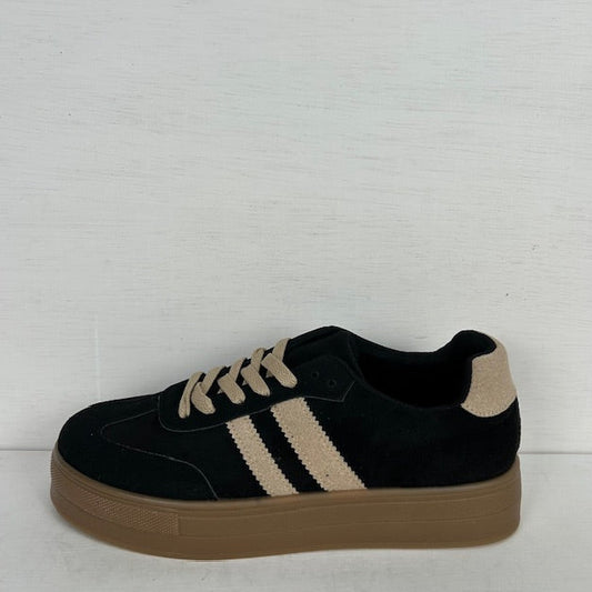Leuke sneakers met retrozool zwart