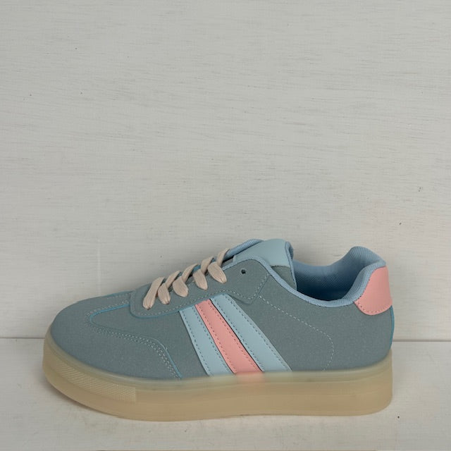 Retro sneakers met leuke afwerking blauw