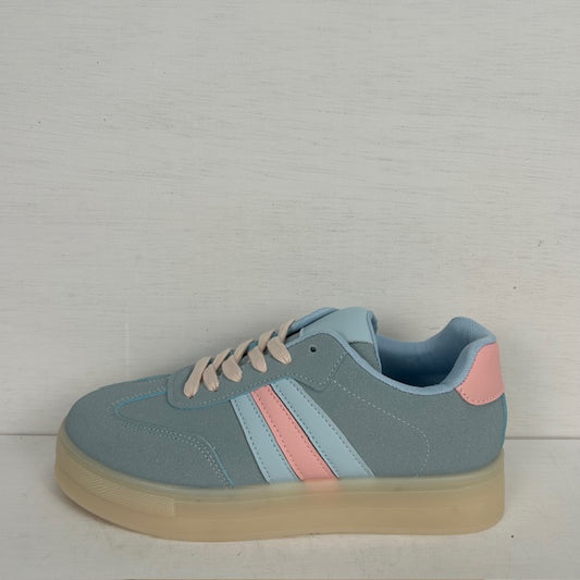 Retro sneakers met leuke afwerking blauw