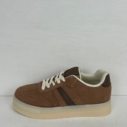 Retro sneakers met leuke afwerking bruin