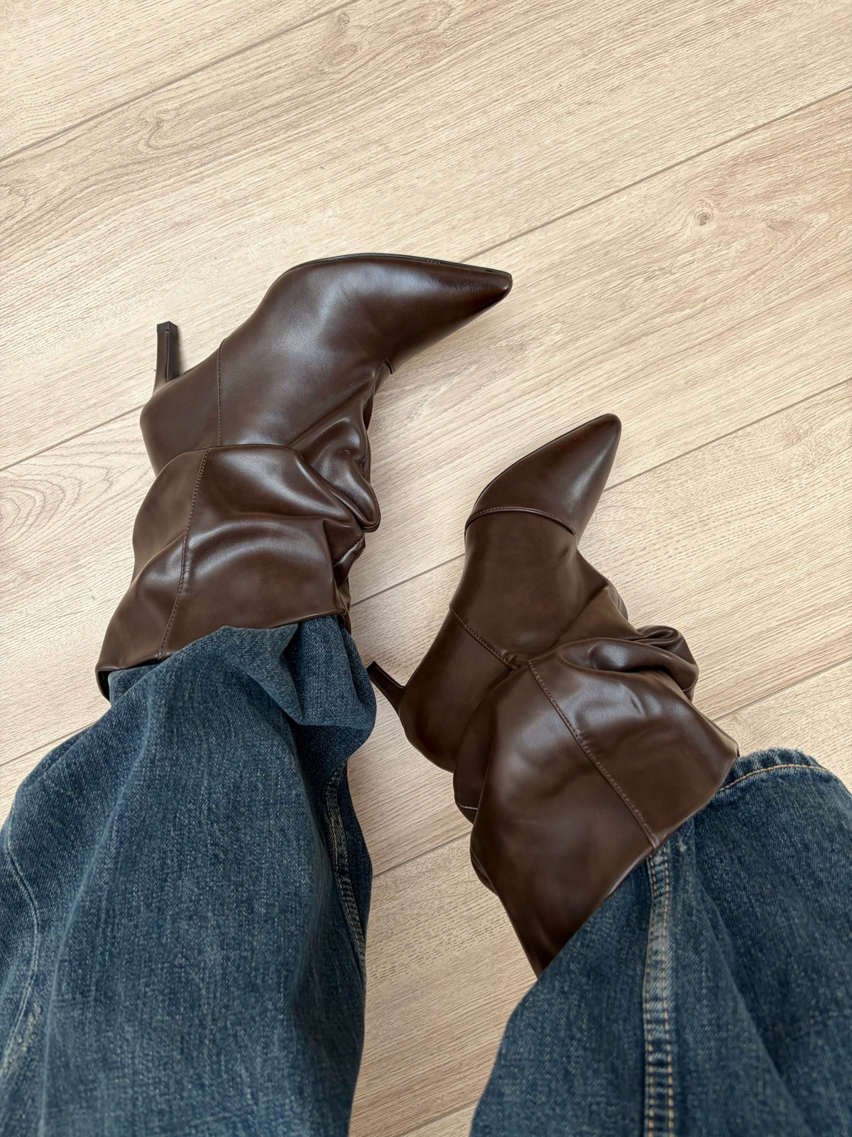 Trendy leatherlook laarzen met slouchy design bruin