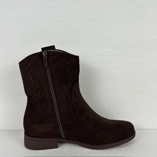 Leuk enkellaarsje met gaatjes motief bruin