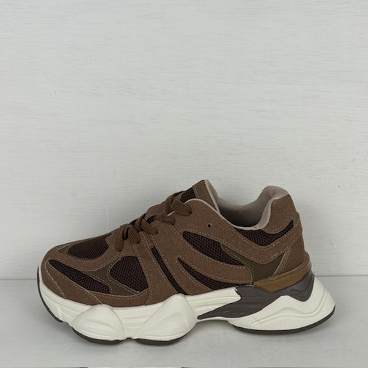 Sneakers met stoere zool bruin