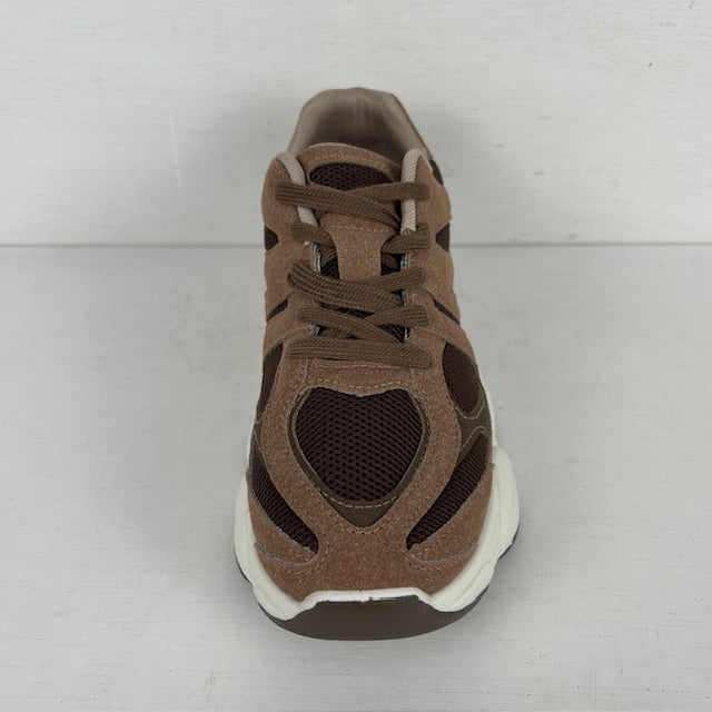 Trendy sneakers met stoere zool bruin