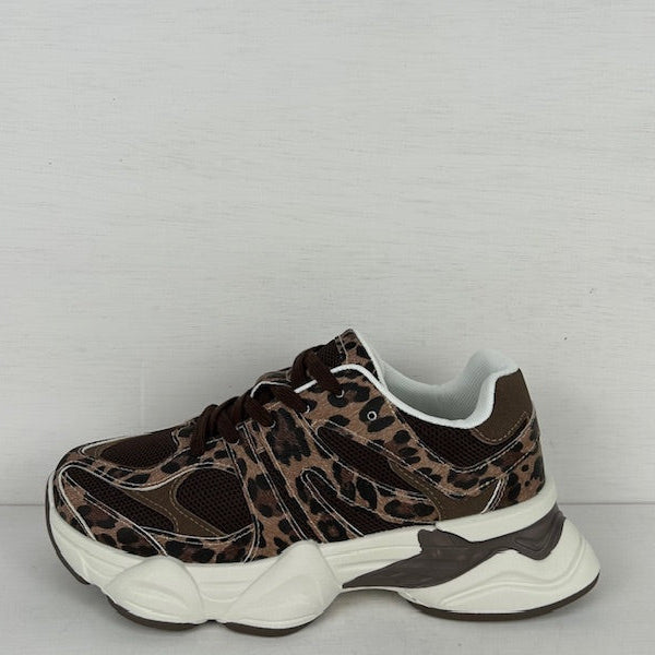 Trendy sneakers met stoere zool panter bruin