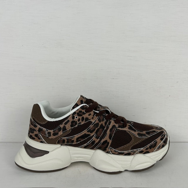 Trendy sneakers met stoere zool panter bruin