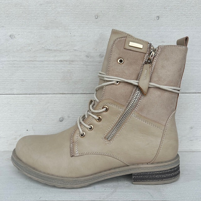 Stijlvolle veterboots beige