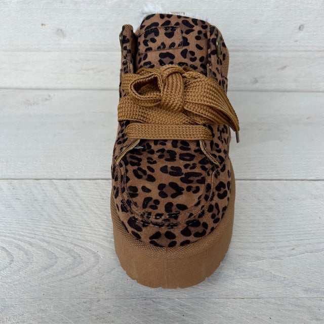 Furry sneakers panter