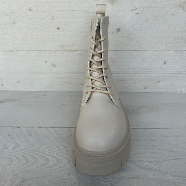 Subtiele leatherlook veterboots beige