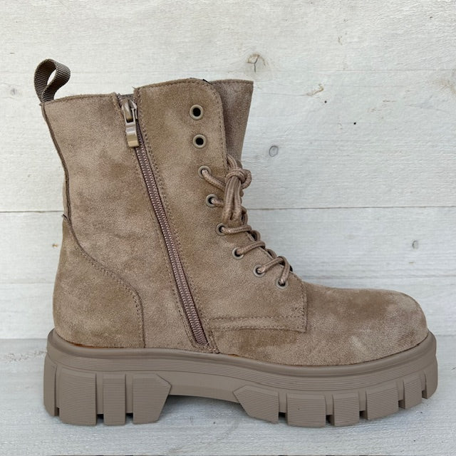 Subtiele suèdine veterboots khaki