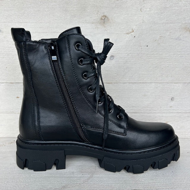 Leatherlook veterboots met sierrits zwart