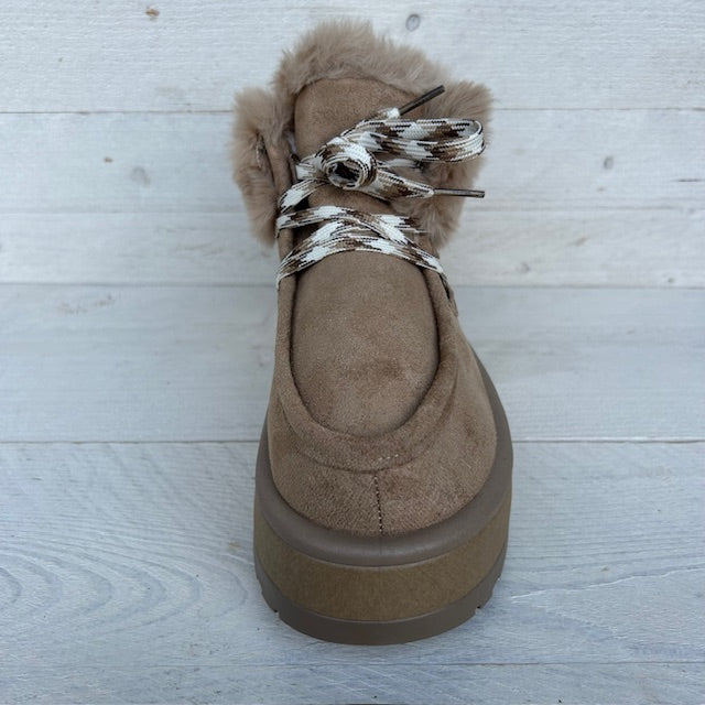 Furry uggie boots khaki