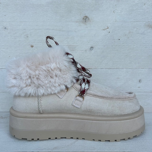 Furry uggie boots beige