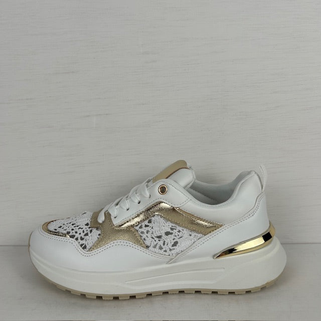 Leuke sneakers met open afwerking wit