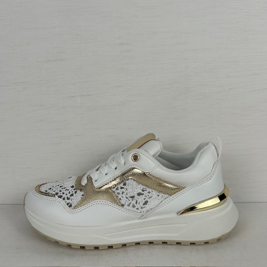 Leuke sneakers met open afwerking wit