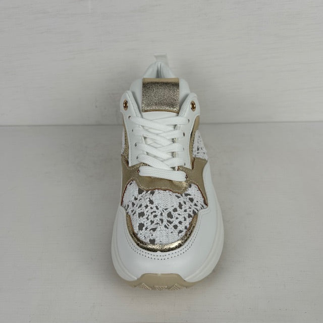 Leuke sneakers met open afwerking wit