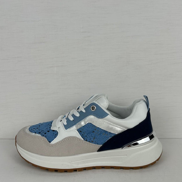 Leuke sneakers met open afwerking blauw