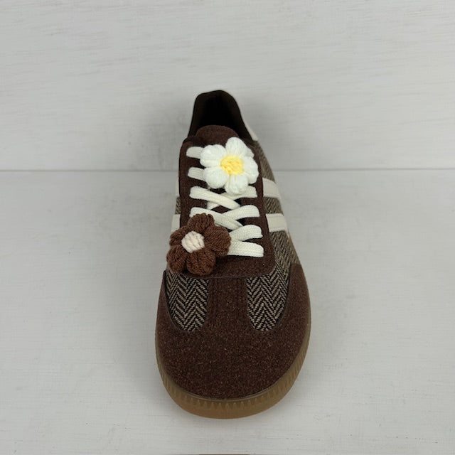 Leuke retro sneakers met bloemetjes bruin