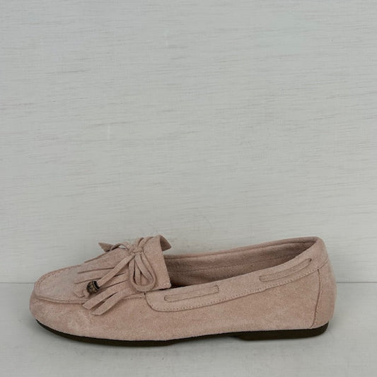 Suèdine instappers met franjes roze