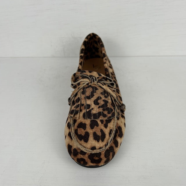 Suèdine instappers met franjes panter