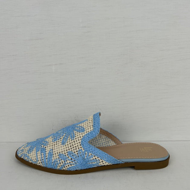 Leuke gevlochten slippers blauw