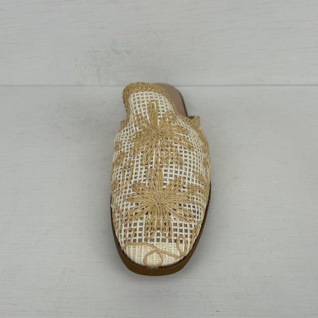 Leuke gevlochten slippers beige