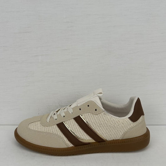 Leuke sneakers met lage retrozool beige