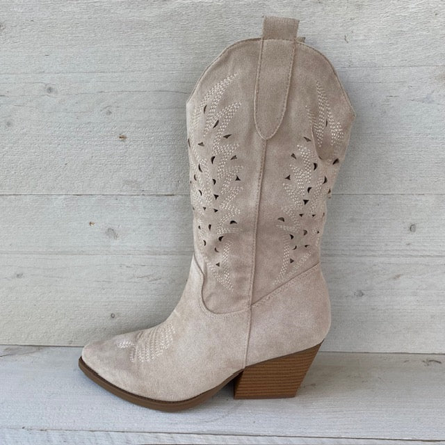 Suèdine cowboylaars met gaatjesmotief beige