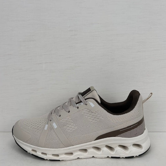 Sportieve sneakers met leuke zool beige