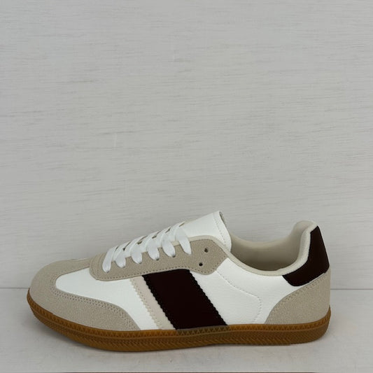 Leuke retro sneakers met lage zool beige