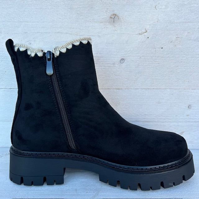 Suèdine boots met wit randje zwart