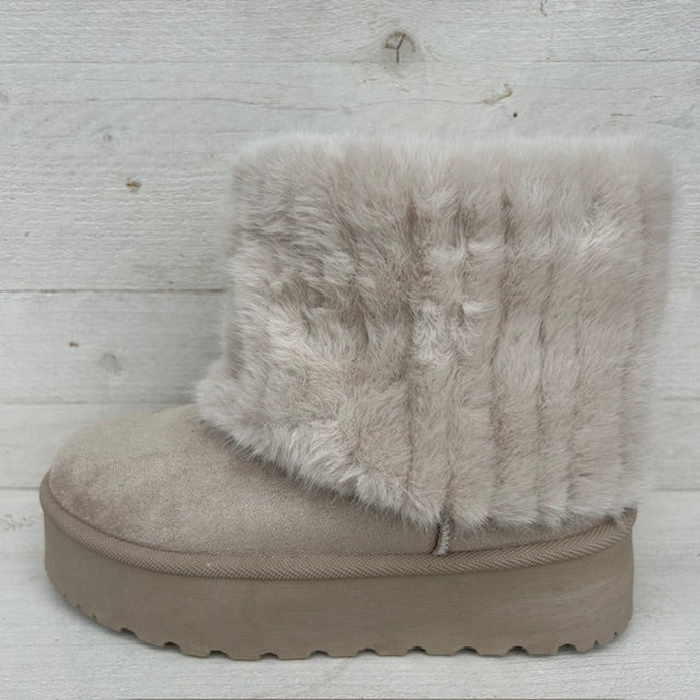 Uggies met flap beige